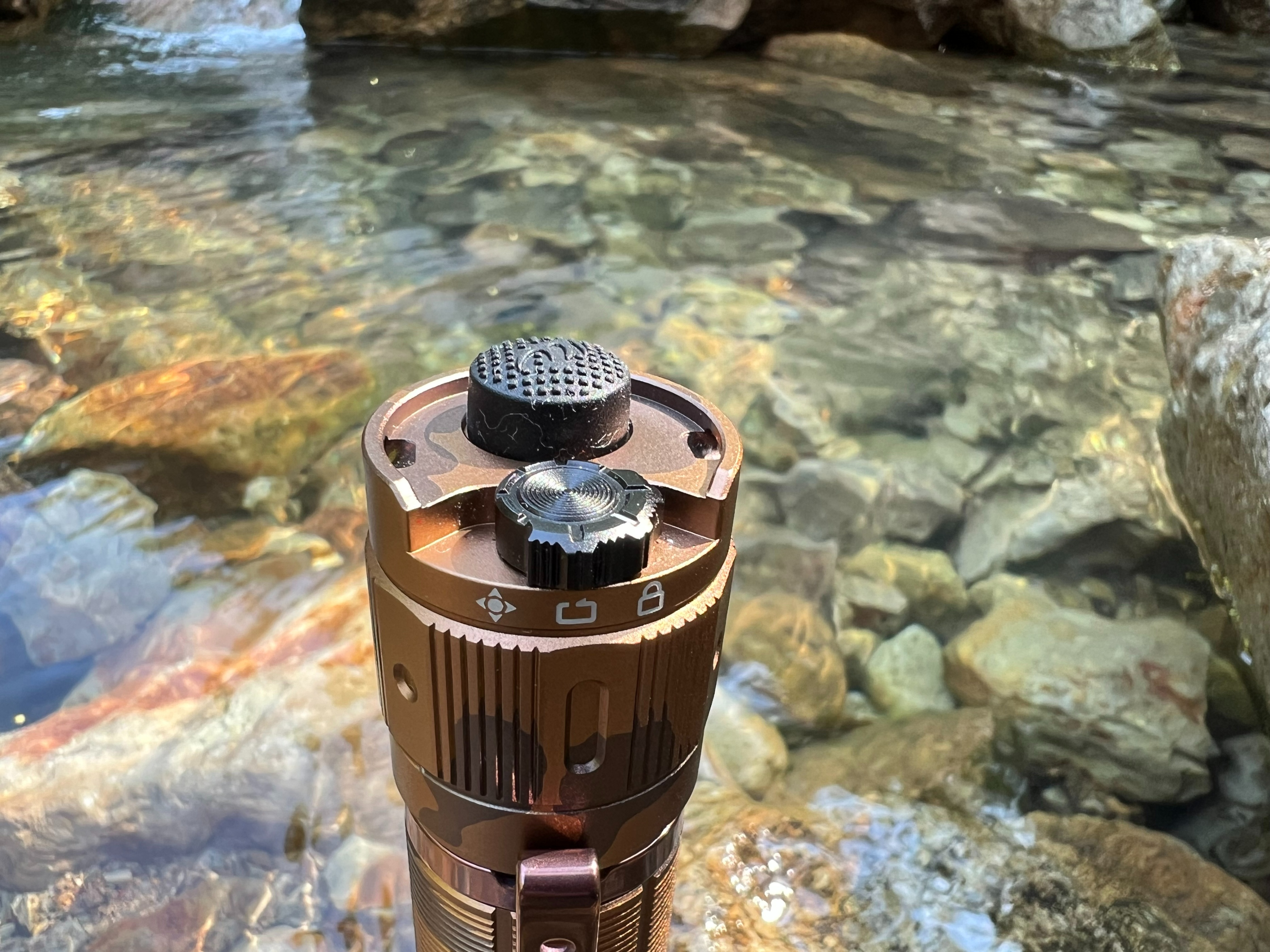 fenixtk22手电评测,fenixtk20uev2.0战术手电