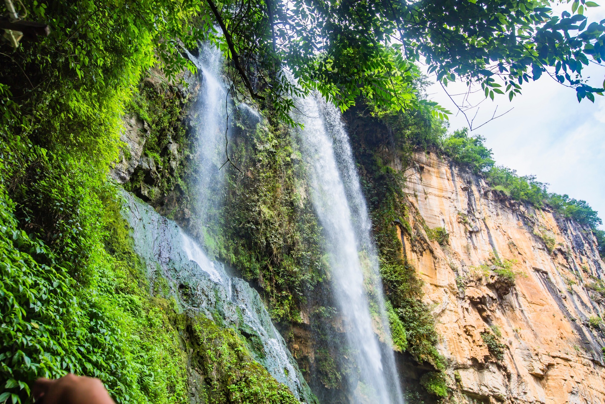 贵州兴义市马岭河峡谷瀑布景点,黔西南兴义市马岭河峡谷