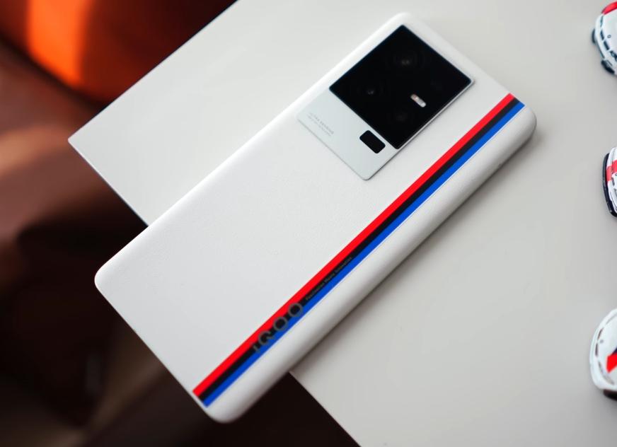 iqoo11首发便宜吗,iqoo11首发版本