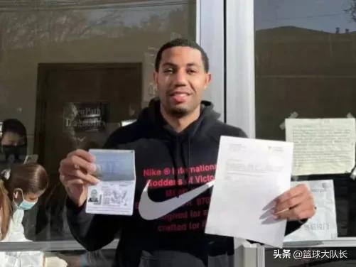 丁彦雨航受伤下场视频,丁彦雨航季后赛受伤