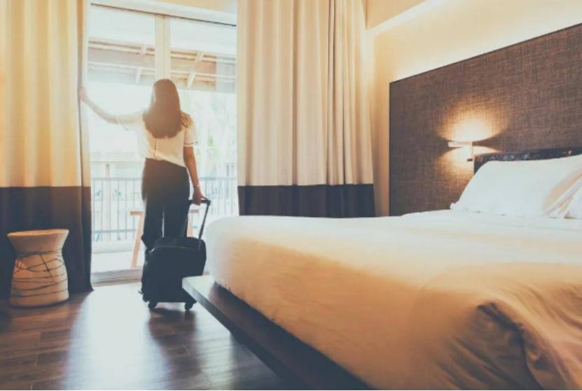 90后女生出差住酒店的生活,90后姑娘在酒店住两个月