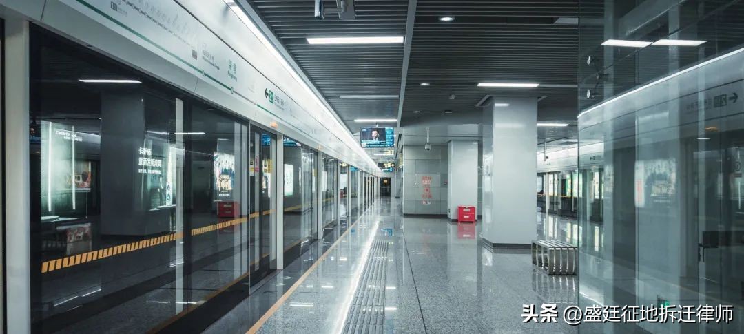 违法强拆可否按周边拆迁腾退补偿,棚户区改造违法怎么起诉房屋征收