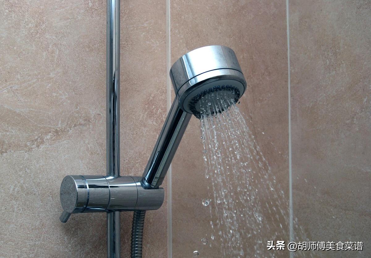 白醋倒在手心里有什么作用,把白醋倒在手心