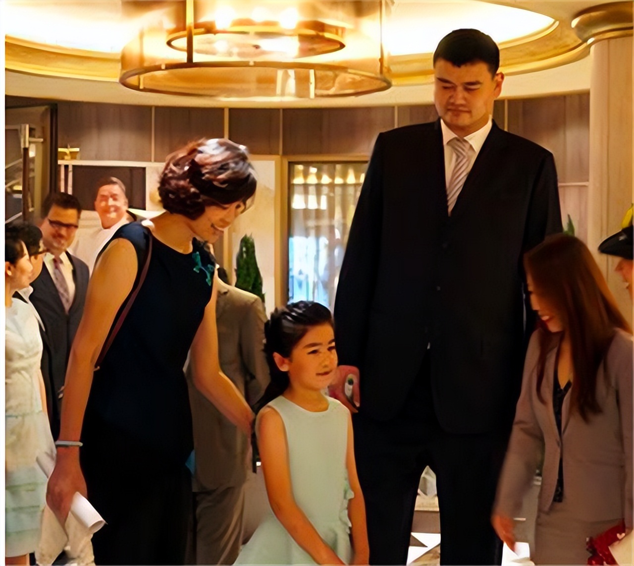 姚明和叶莉年龄,姚明与妻子叶莉