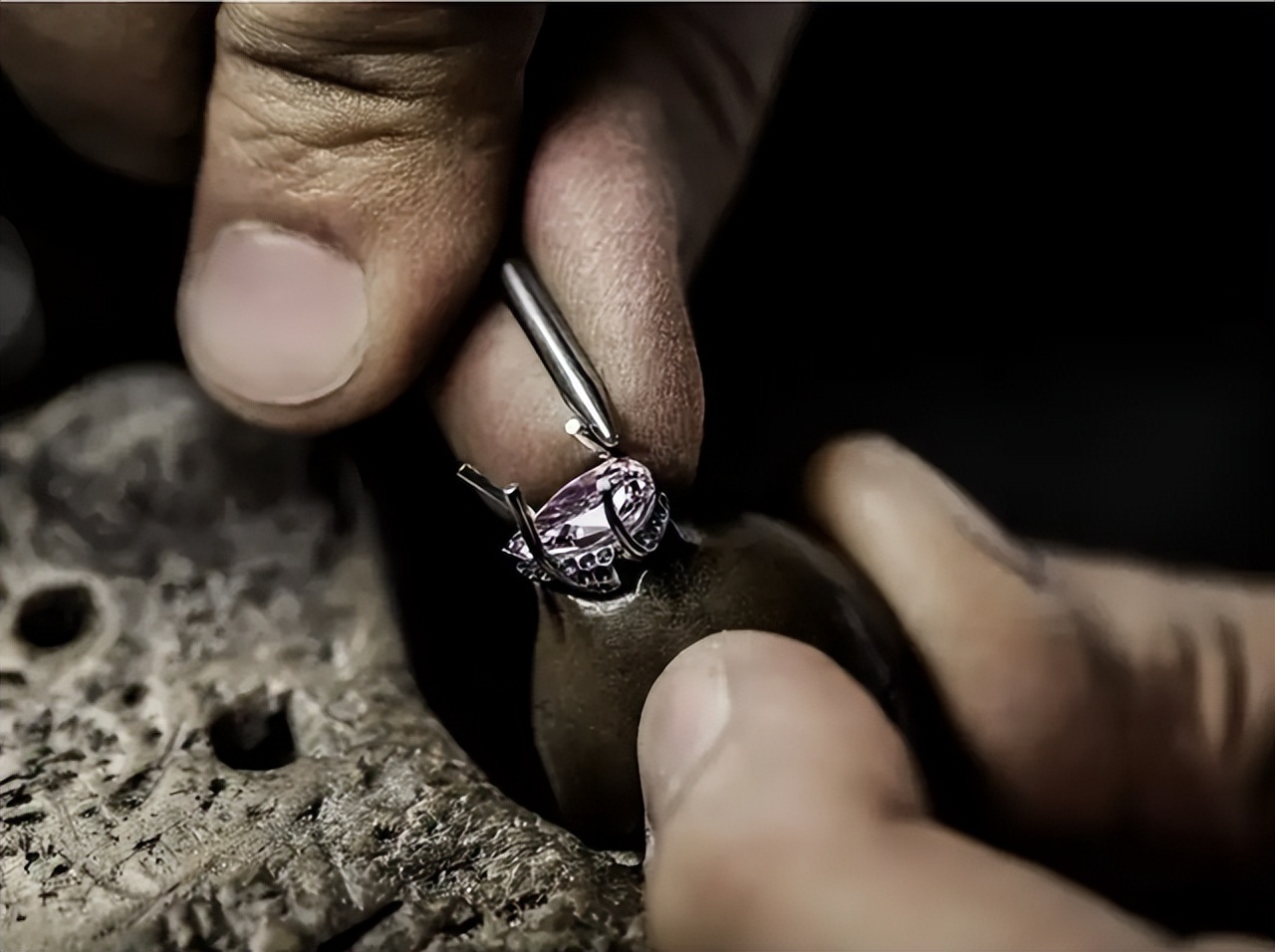 牙齿为何如此坚硬呢,火化后为什么牙齿不见了