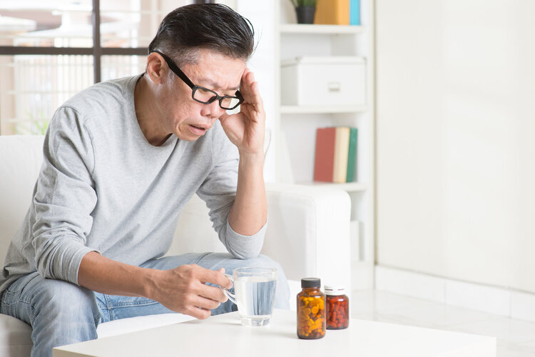 老年关节炎吃哪种氨糖,老年人膝盖痛吃氨糖软骨素有用吗