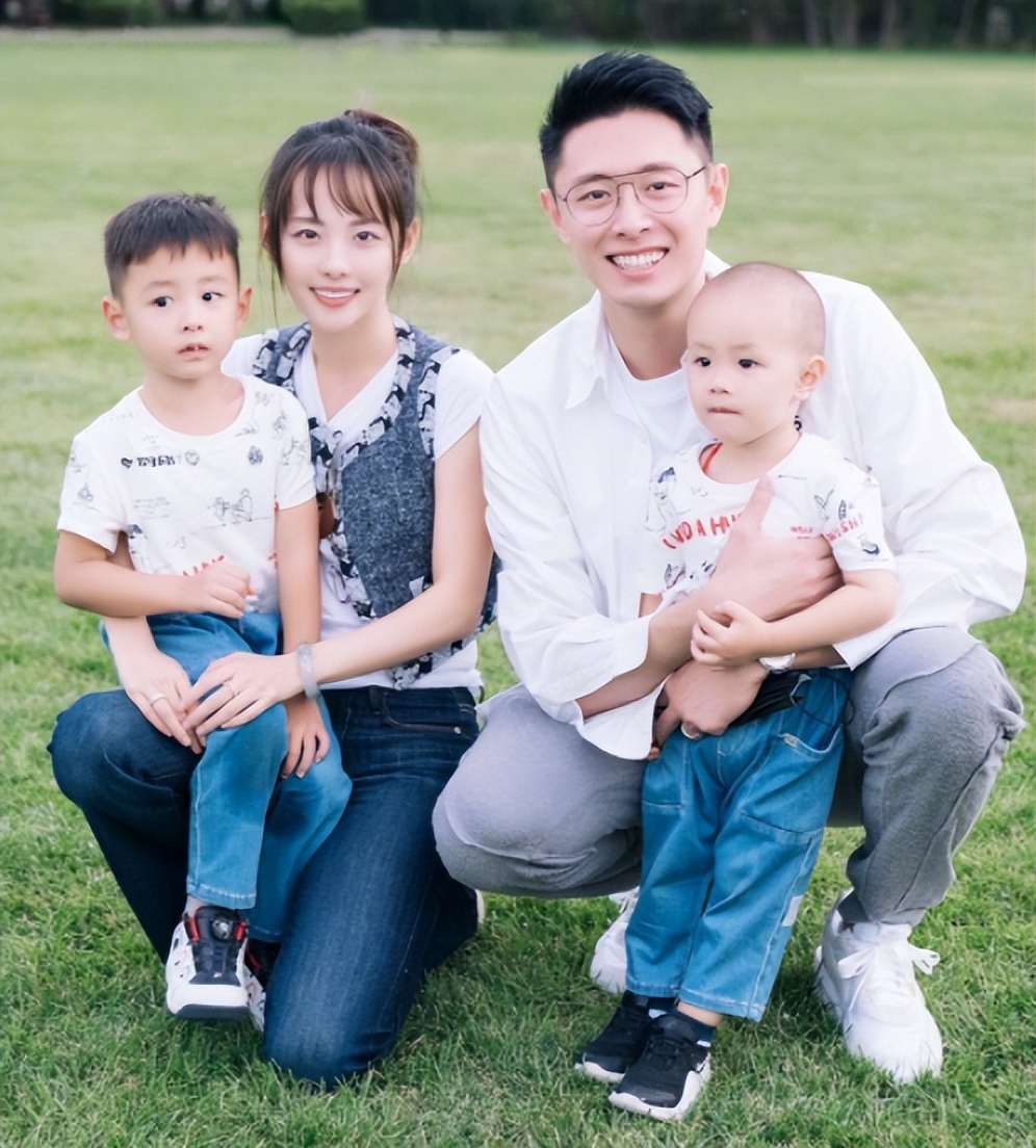 2天10个瓜，离婚、名导移民、恋情曝光、双双出轨…个个都是大瓜