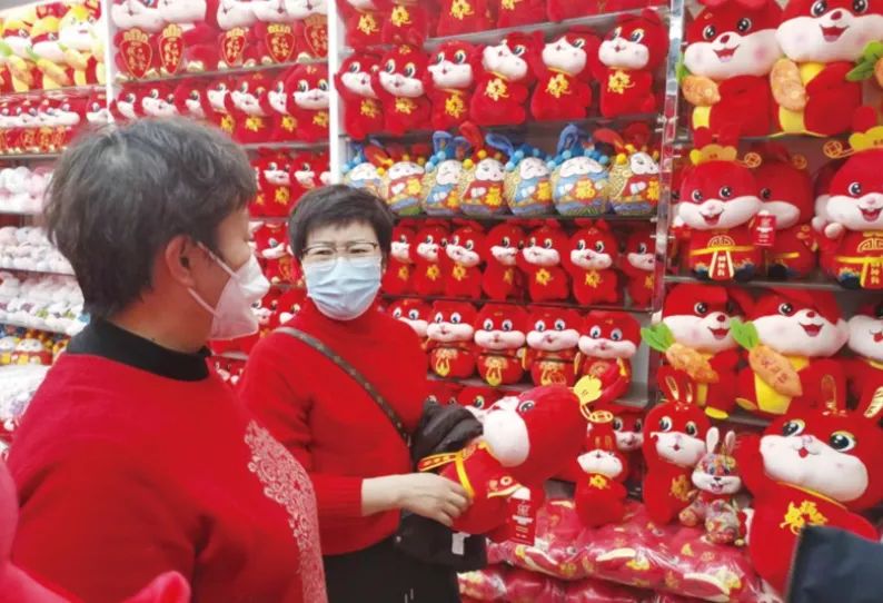 新春走基层|“萌兔”玩具“闹”新春