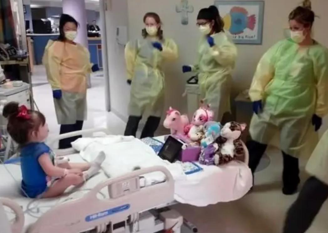 拇指姑娘出生时只有10公分,拇指姑娘出生时仅280克长大