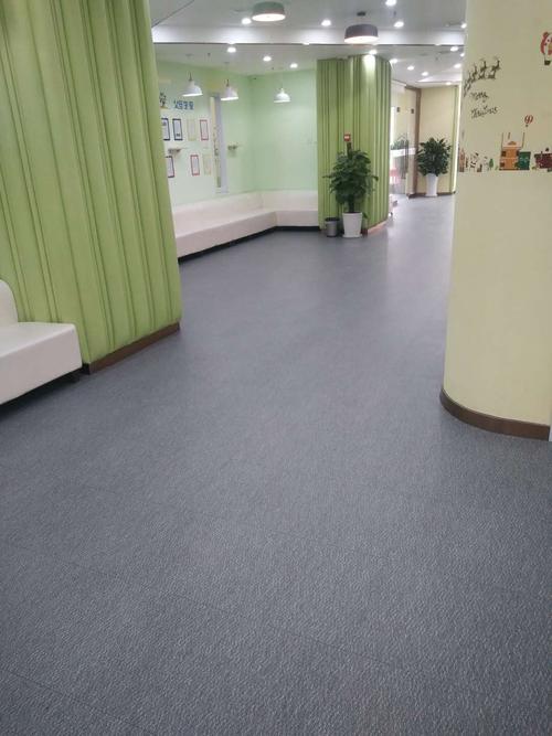 pvc塑胶地板的寿命,pvc塑胶地板耐压吗