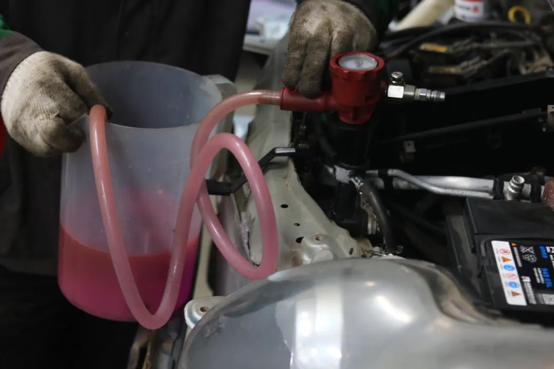 2010款比亚迪f0翻新案例,比亚迪f0全车翻新喷漆多少钱