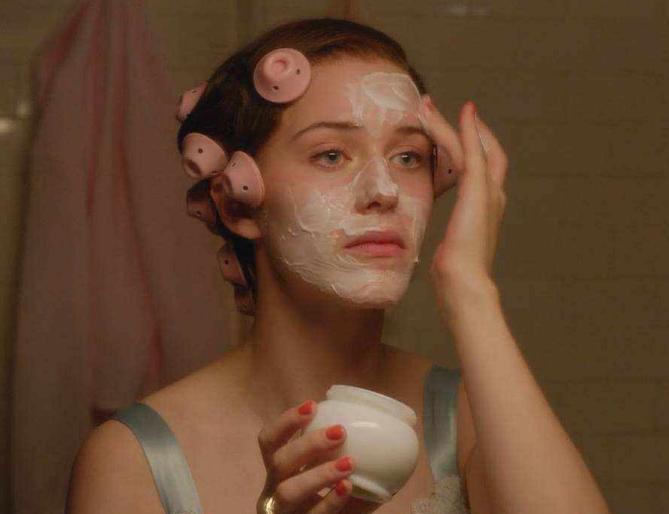 女生有黑头的正确消除方法,生活妙招去黑头3招告别草莓鼻