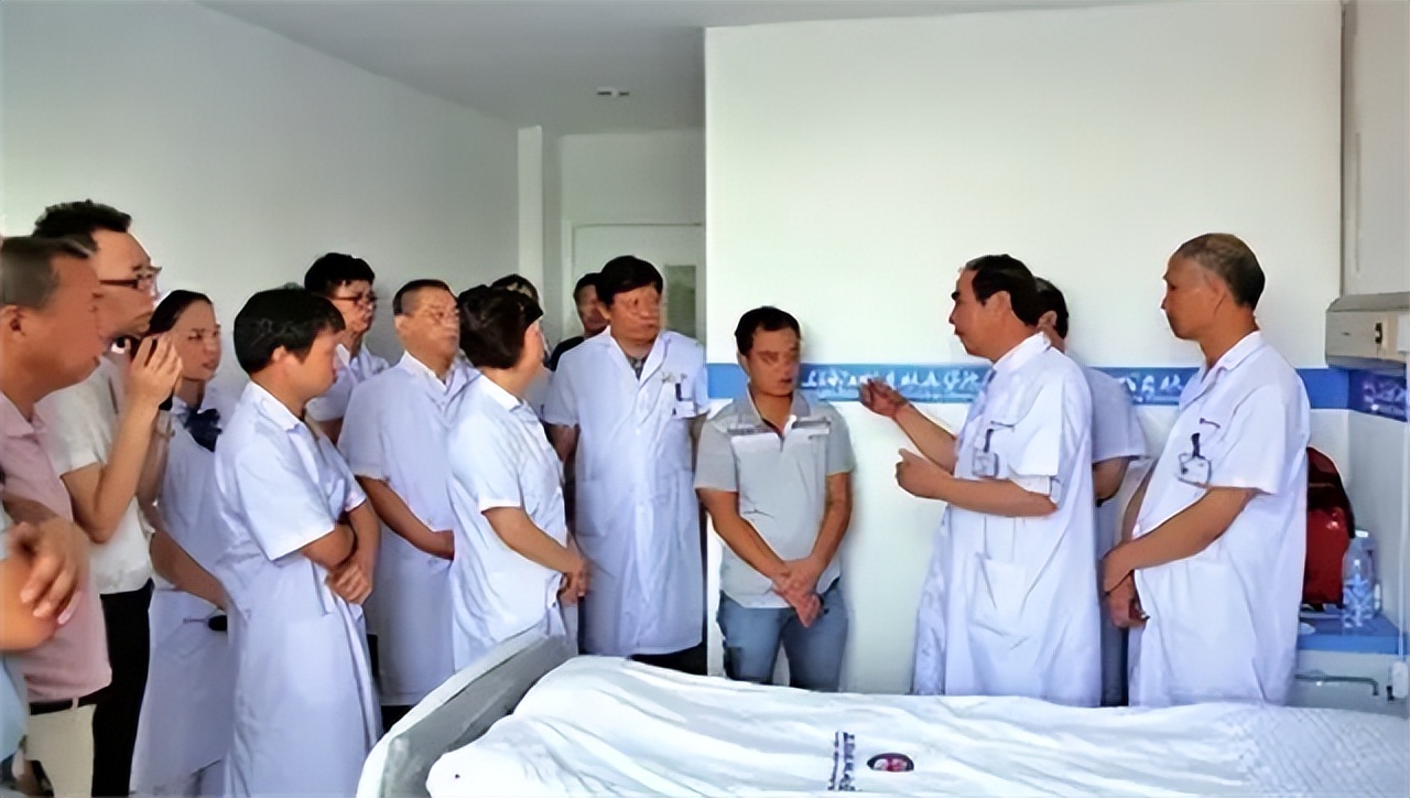 刚出生的小孩长满了黑斑,刚出生小孩皮肤黑斑