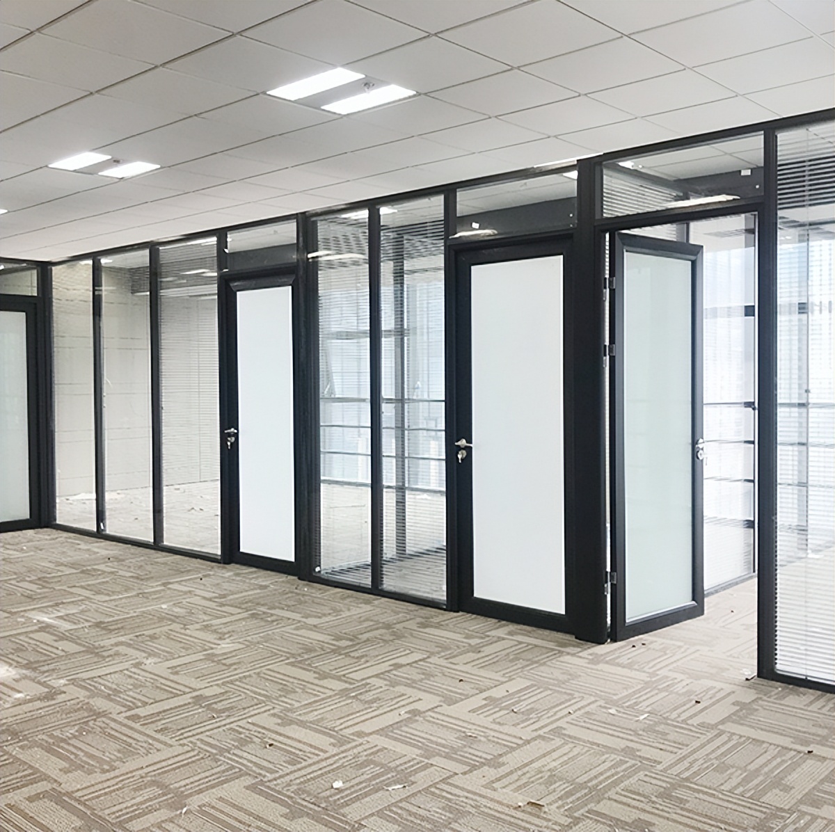 双玻百叶隔断和磨砂玻璃隔断,轻奢艺术玻璃半墙隔断