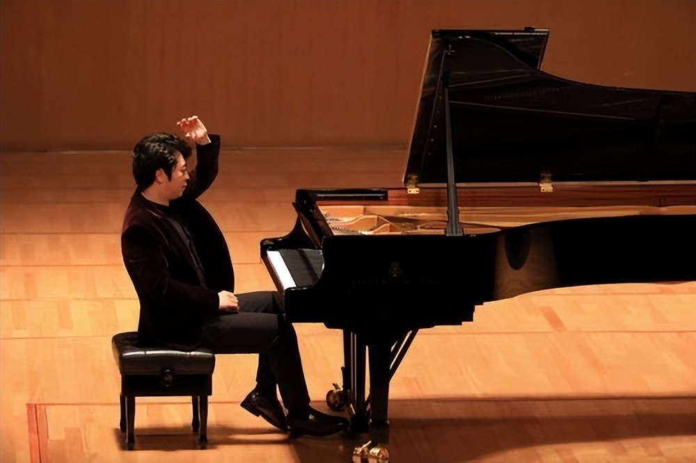 李云迪郎朗三个钢琴家,世界钢琴家排名郎朗和李云迪