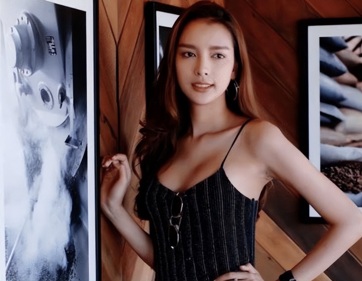 泰国皇后妮莎百科,泰国皇后妮莎颜值