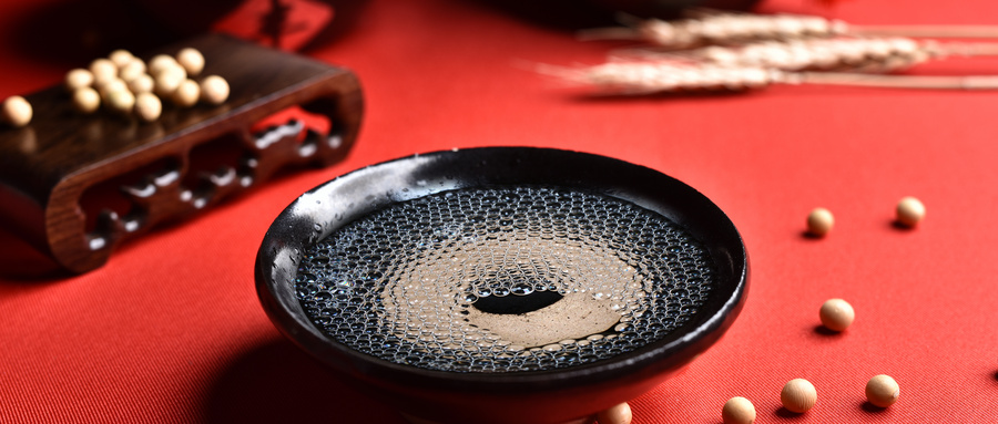 为什么白酒变酸了,白酒放在酒杯过一晚变酸怎么回事