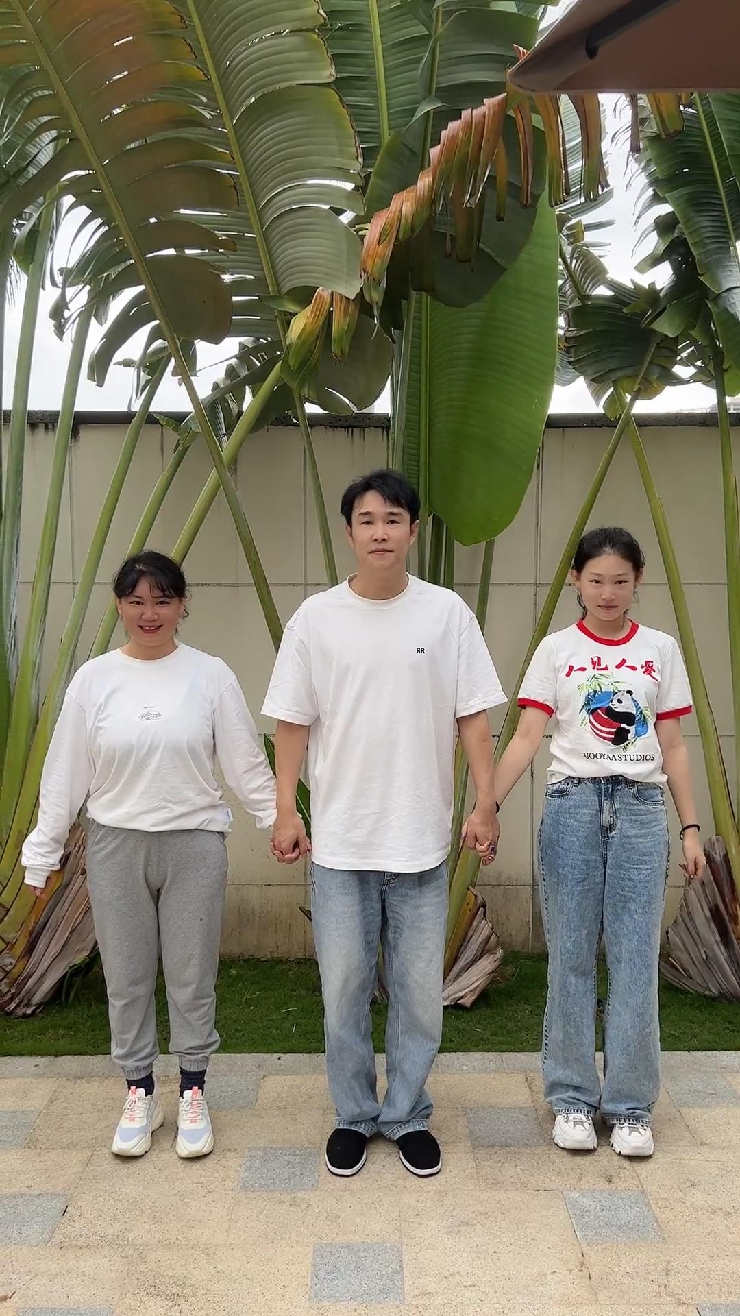 小沈阳15岁女儿近照样貌大变,小沈阳15岁女儿晒视频近照