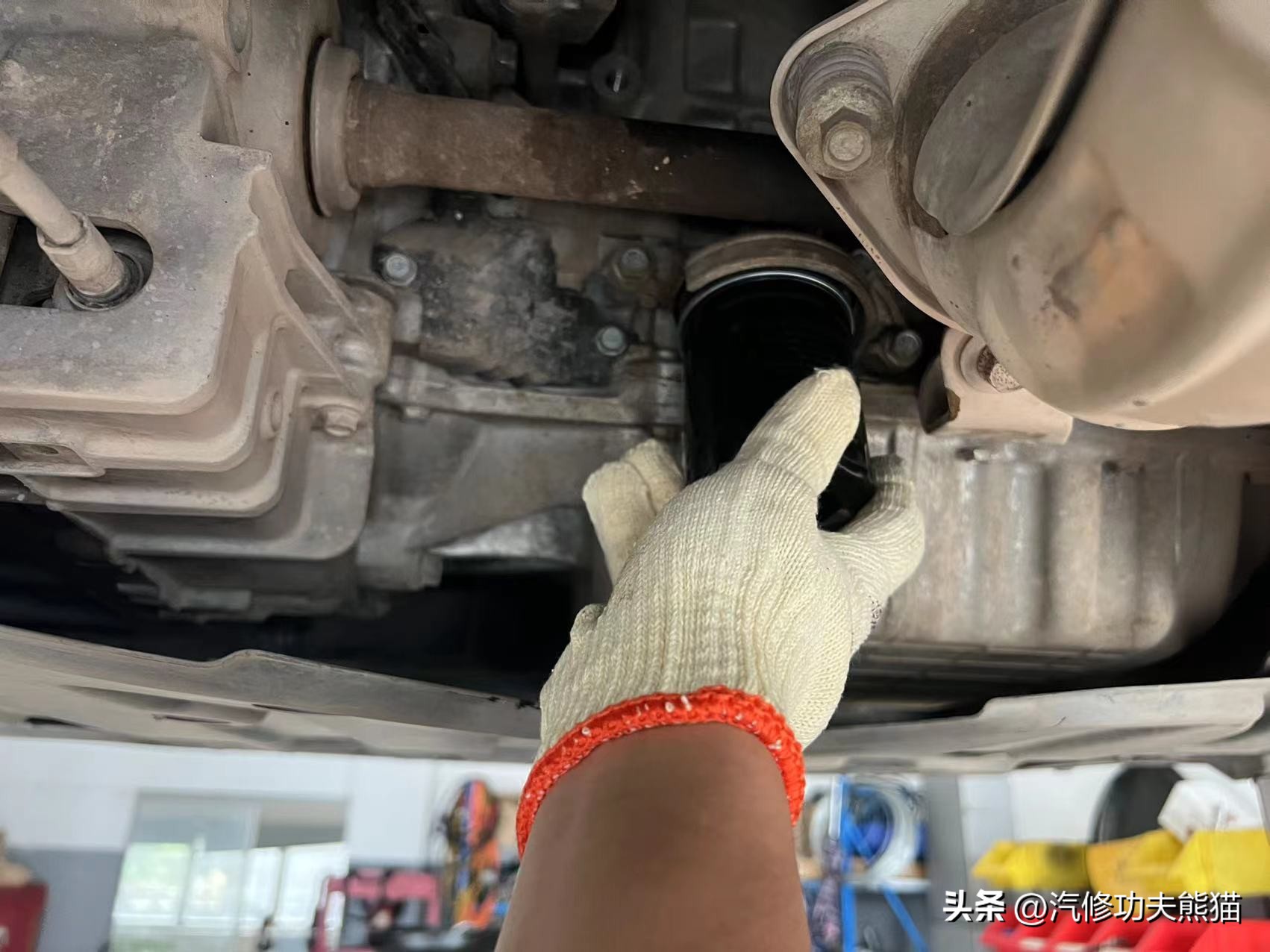 简单的给车做个保养,如何给车做保养视频