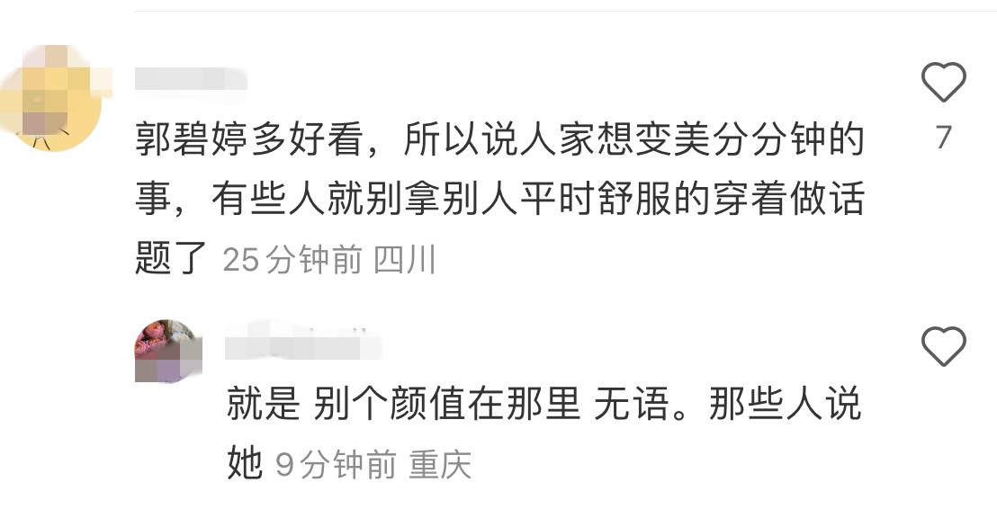 向佐和郭碧婷一家四口合影,向佐郭碧婷夫妇分享儿子周岁宴