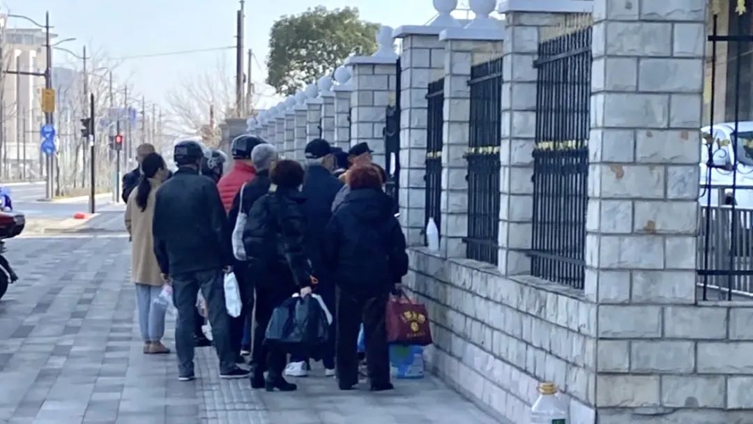 倒计时两天！最近上海的阿姨爷叔都赶来这排队