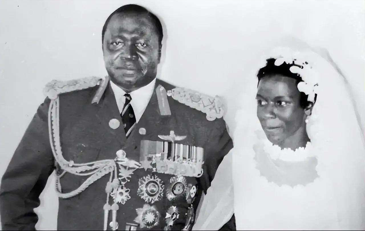 “非洲屠夫”阿明：拿人肉喂鳄鱼，*戏调**英国女王把*裤内**送给自己