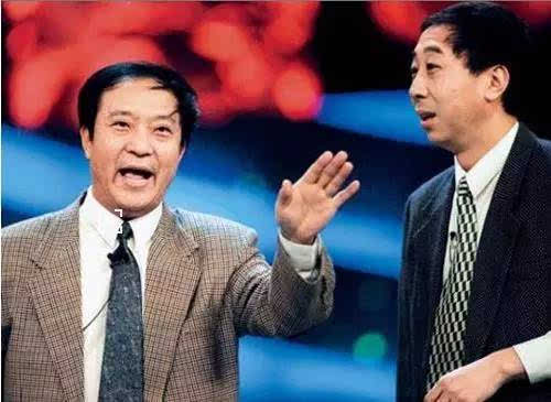 牛群和冯巩晚年见面,牛群辞官