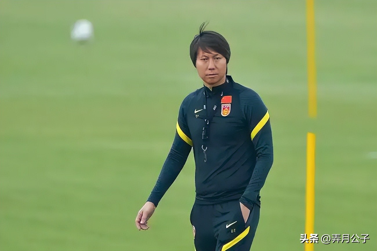 中国足球遭西媒羞辱,日韩杀进世界杯16强,第一大国却在家看直播