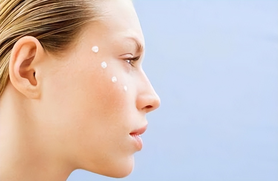 吃什么水果可以让皮肤变好,女性皮肤变好多吃什么水果