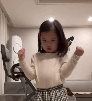 最近超火的可爱小女孩表情包,小女孩可爱萌表情包