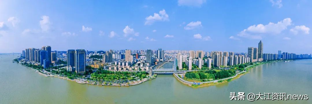 扭扭车男孩卡通,扭扭车男孩站起来