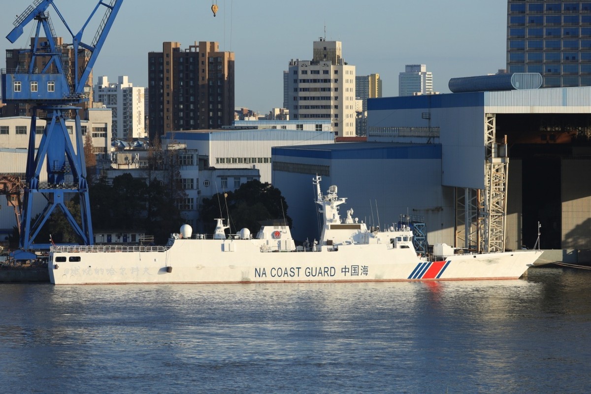 中国海警船驱离日本渔船,中国海警对日本渔船现场执法