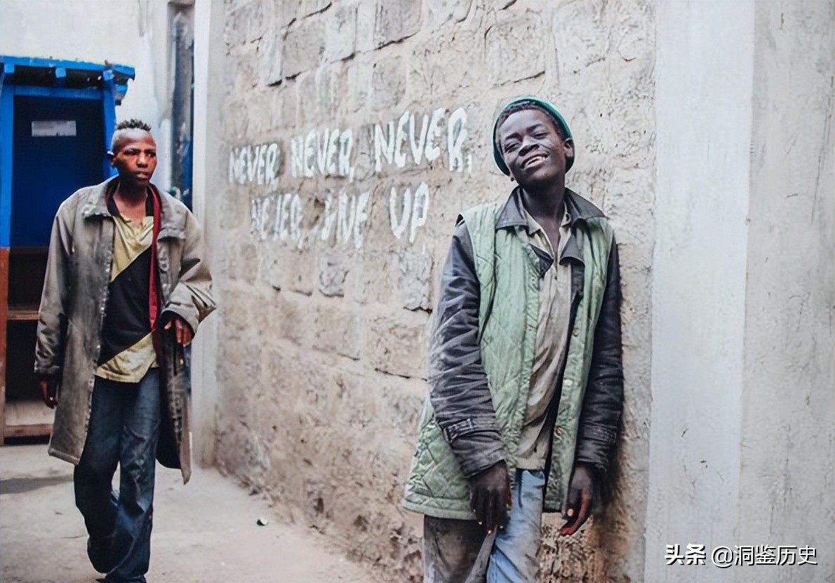 2018年非洲“先知”卖万能神药,用柠檬水兑汽油,一年狂捞1000万
