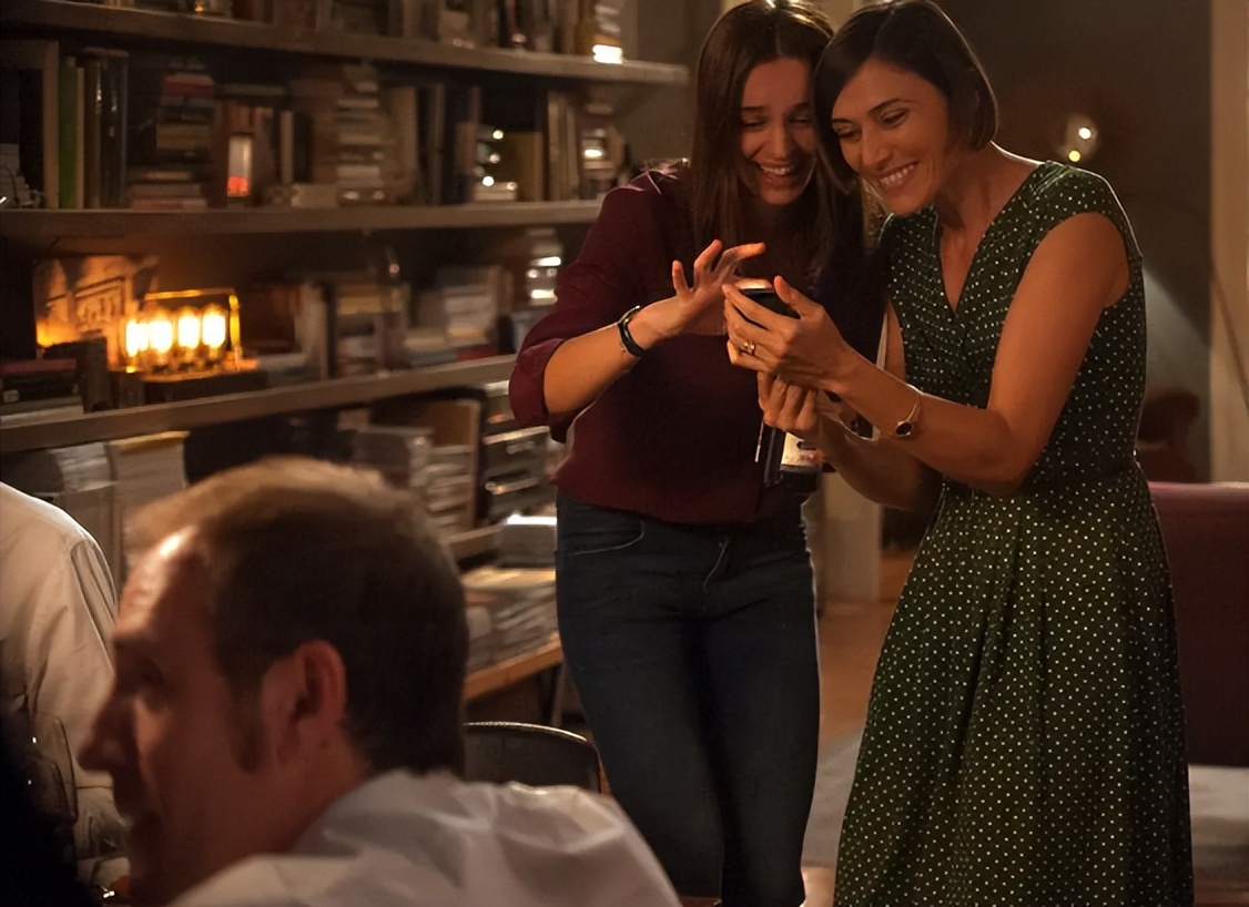 保罗·克斯真情演出,一场晚宴引发的事情,令网友深思人性的复杂