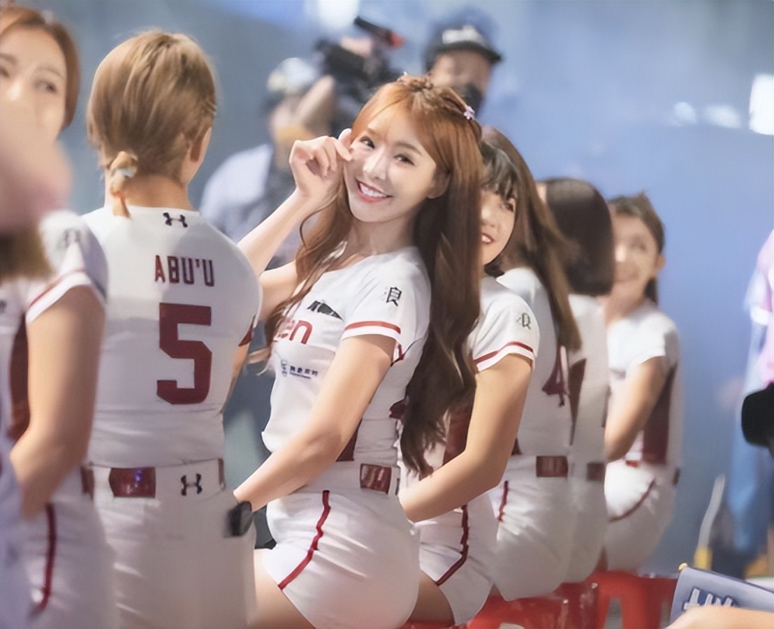 濂崇悆鍛樺綋灏忎笁,濂虫槦琚垎褰撳皬涓夌敓瀛╁瓙