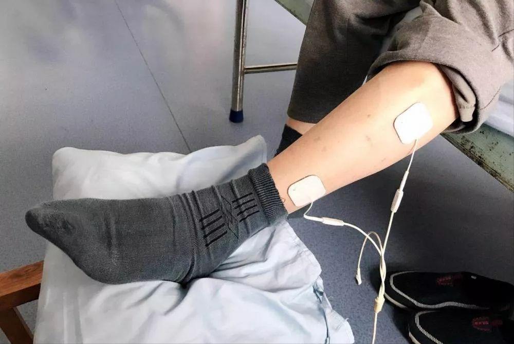 偏瘫后足内翻严重怎么康复锻炼,偏瘫患者足内翻康复训练视频