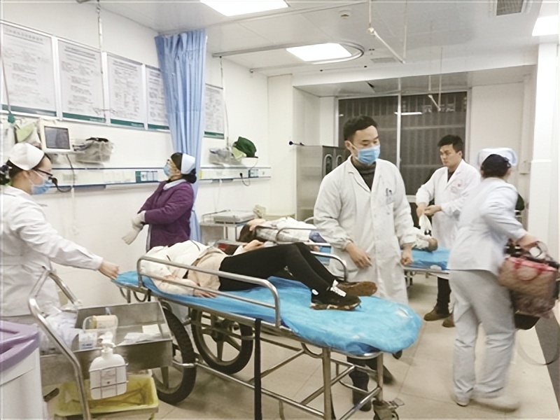 56岁男子肾结石,59岁男子左侧腰部痛以为是肾结石