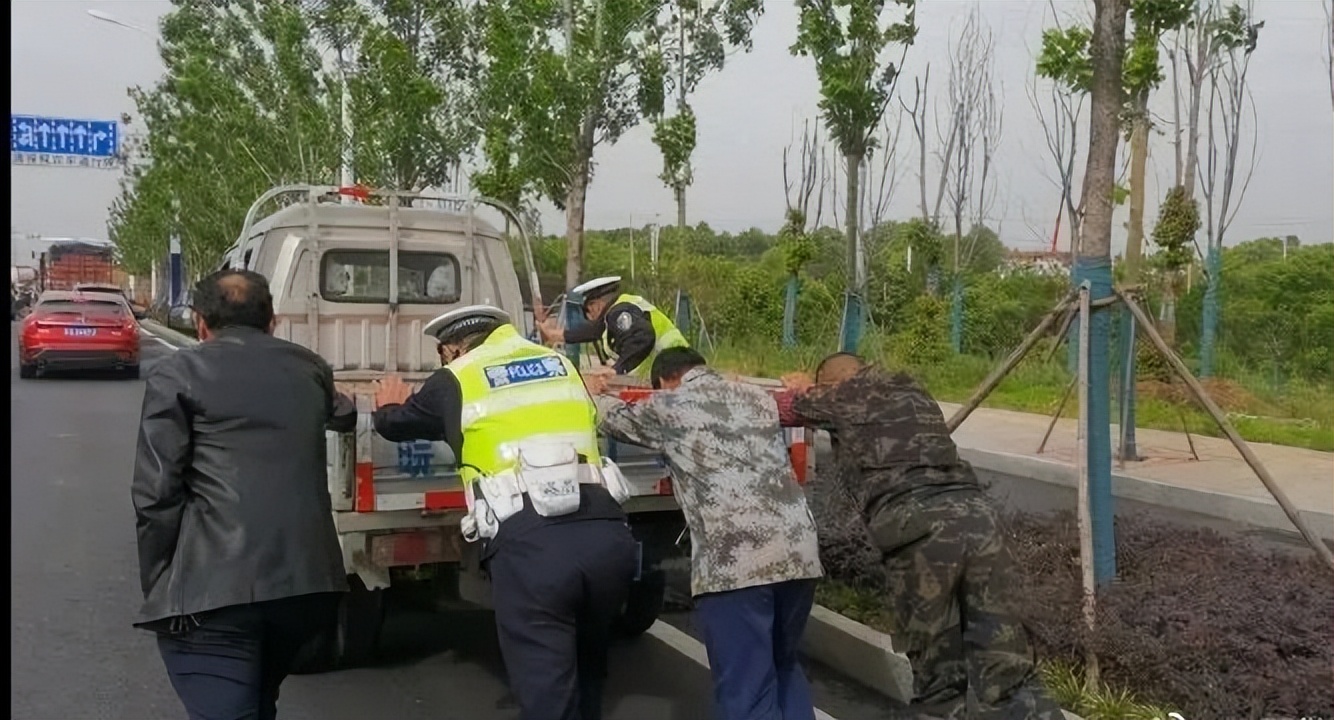 【我在岗位上】安徽合肥：“人从众”中，藏着他们的人间温柔