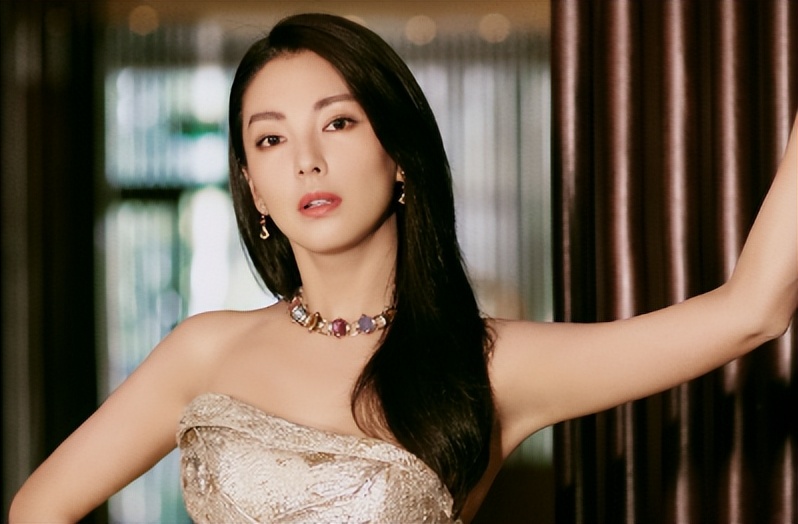 张雨绮怎么跟以前长得不一样了,张雨绮还是活成了她最喜欢的样子