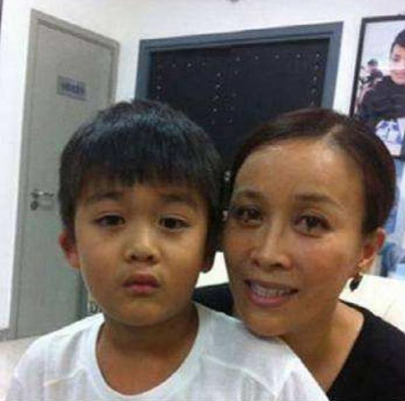 好男人孟桐,那英和孟桐牵手视频