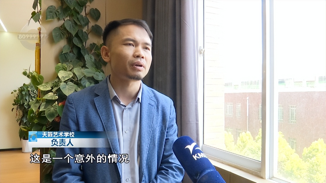 女孩学舞蹈被老师压骨折,女子学瑜伽时被教练压骨折