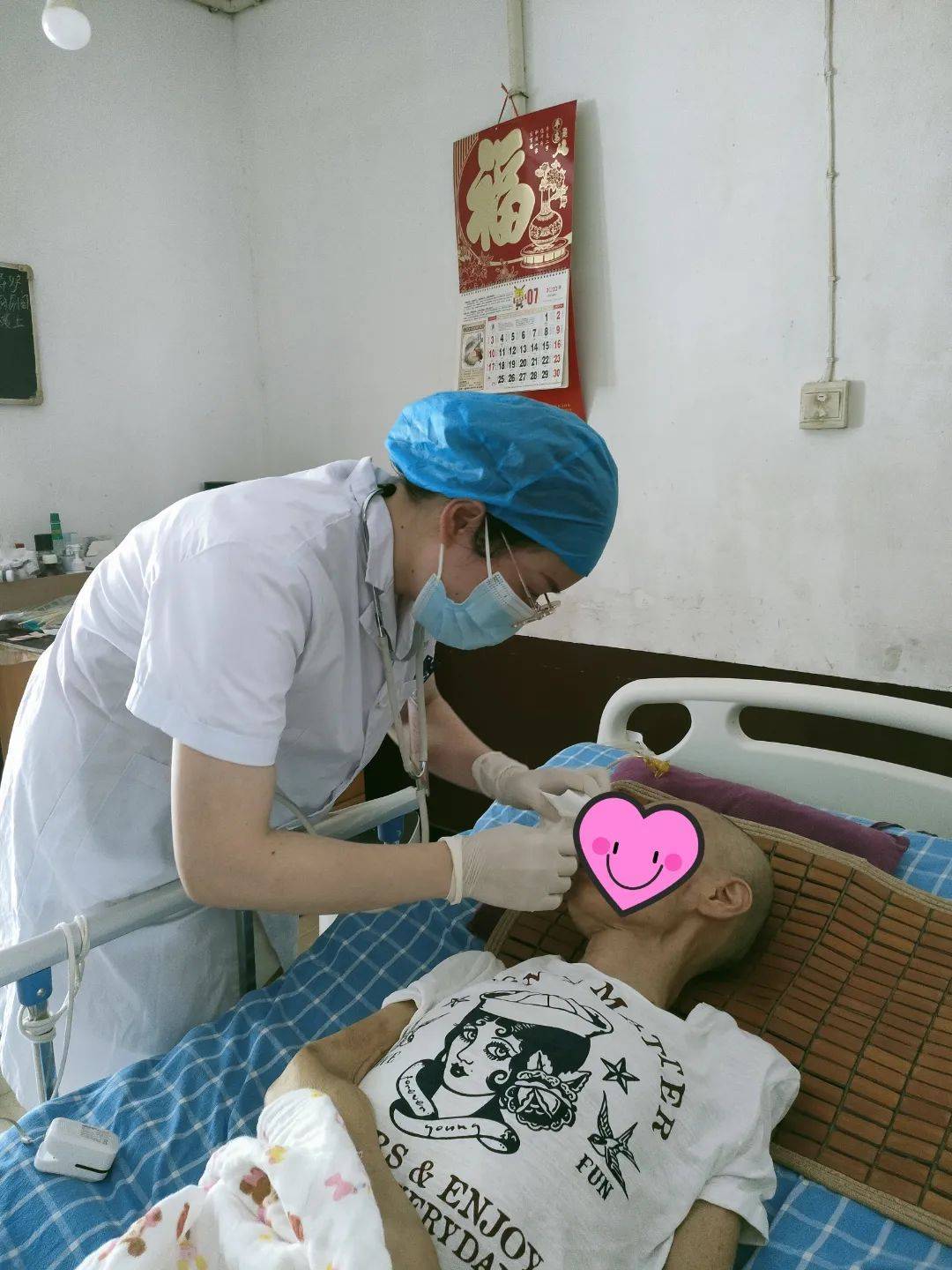 护理人员上门服务老人案例,志愿者护士上门服务老人