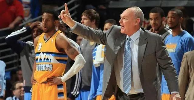 用一生来对抗傲慢与偏见，万字长文记录库里的乔丹精神