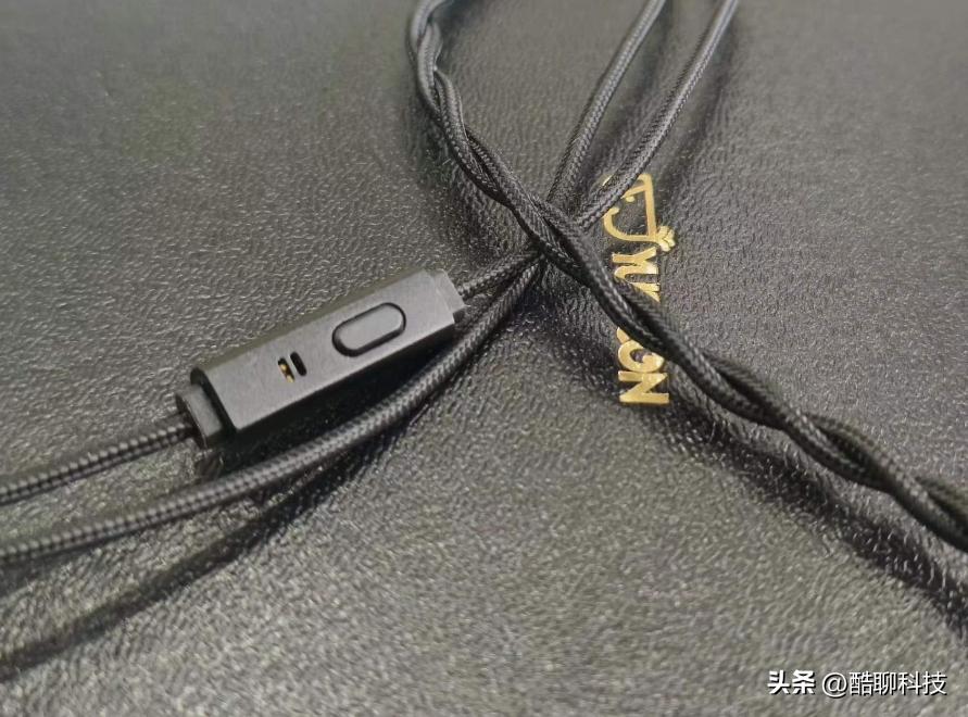 一不小心又被种草了,余音sg01各个版本的区别