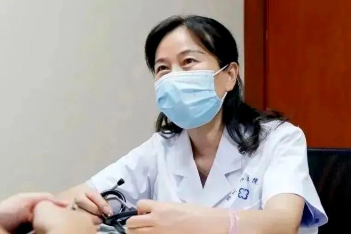 老年人得疱疹两个月了手上还是疼,老年人得了疱疹隔三差五好不了