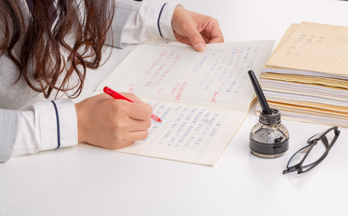 颈椎病压迫神经手脚麻木抽筋,颈椎病压迫神经手麻多久才能治好