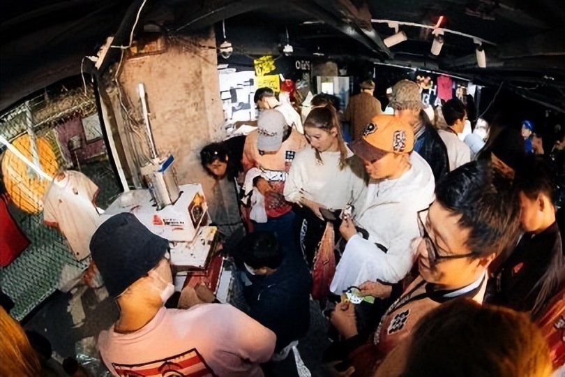 adidas鍚堜綔涓婃捣,adidas鍚堜綔