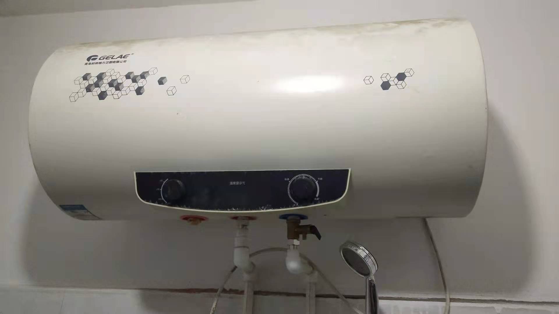 电热水器清洗后掉温快,电热水器清洗后一放水就出气