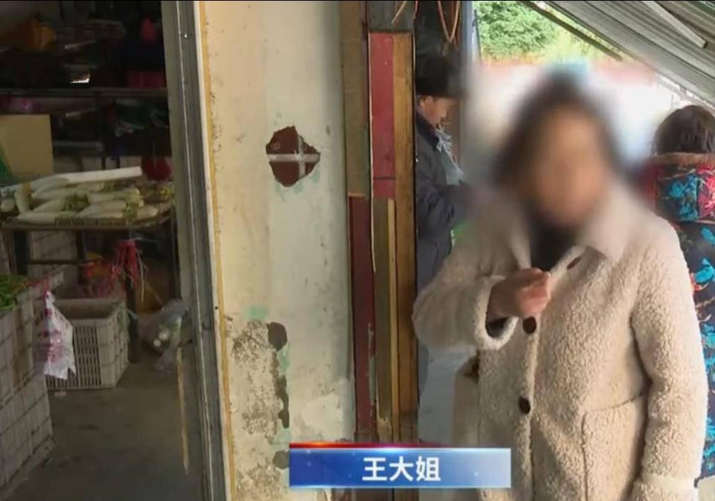 四川陈大爷因一毛钱，将收银员一拳“打成”七级伤残，被索赔39万