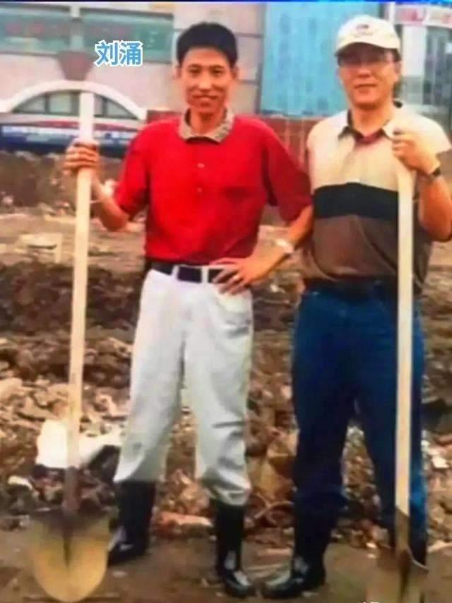 东北“教父”刘涌：与警察枪战，抽刘德华耳光，被捕时吞药自杀